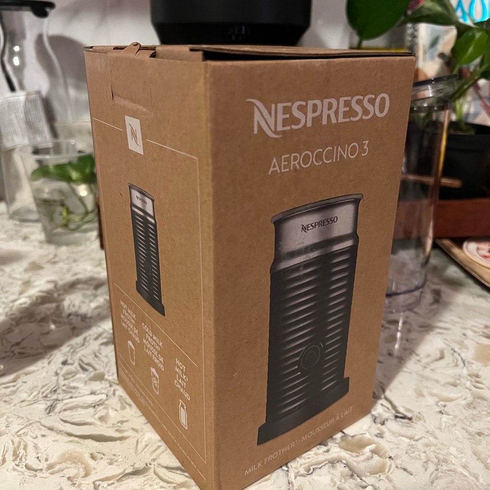 Nespresso Aeroccino 3 Milk Frother in Black